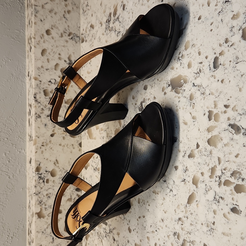 Sofft Leather Black Sandles 3 7/8 Heel Gold Tone Buckle Size 7.5